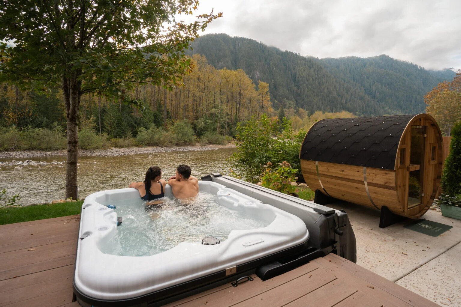 The Gateway hot tub with mountain views